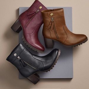 JOHNSTON & MURPHY VIVICA ZIP ANKLE BOOT IN BLACK LEATHER SIZE 9